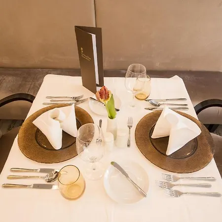 Genusshotel Goldene Rose فندق سيلاندرو